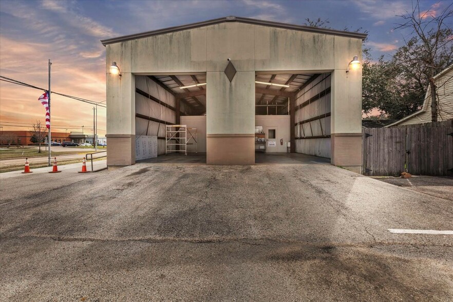 4610 Center St, Deer Park, TX for sale - Building Photo - Image 1 of 1