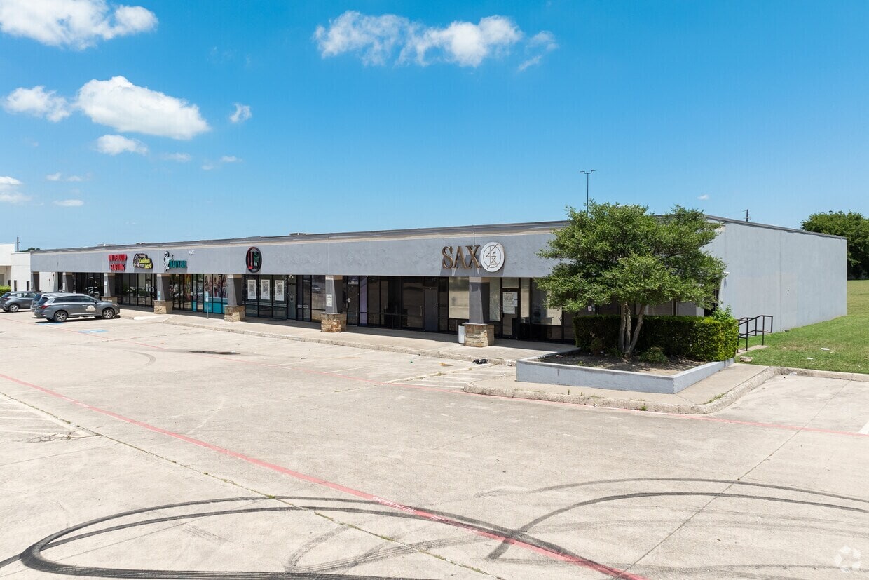 4099-4111 W Camp Wisdom Rd, Dallas, TX to rent Building Photo- Image 1 of 16