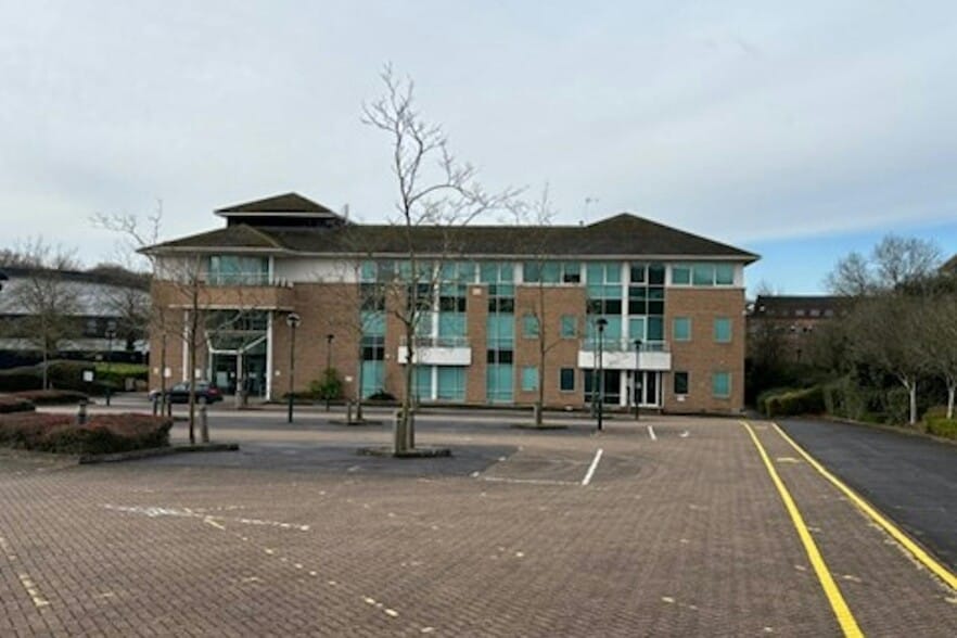 16 Bartley Way, Hook to rent - Building Photo - Image 3 of 8