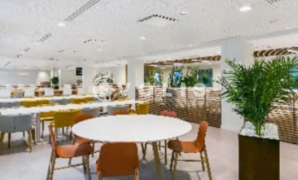 Office in Courbevoie to rent - Interior Photo - Image 3 of 13