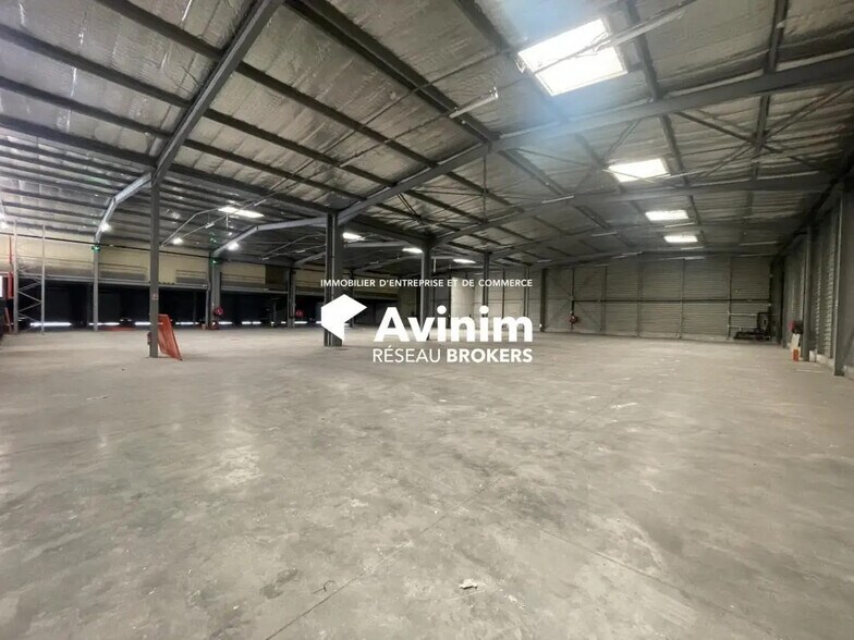 Industrial in Aix-en-Provence to rent - Building Photo - Image 3 of 8