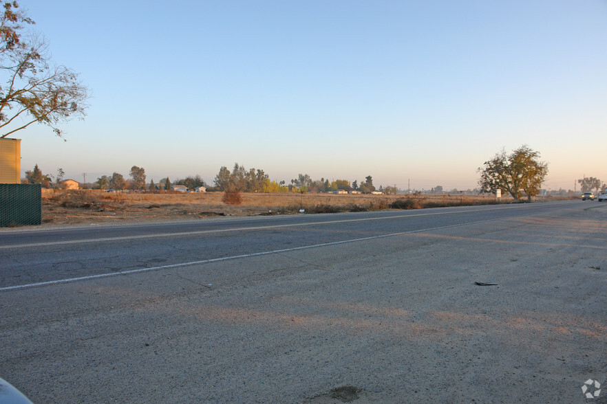 Hwy 198 @ Farmersville Blvd, Visalia, CA for sale - Building Photo - Image 2 of 6