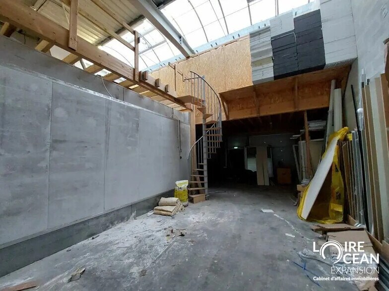 Light Industrial in Nantes to rent - Interior Photo - Image 3 of 4