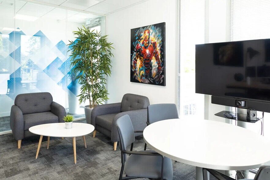 11 Rue De La Voie Lactée, Saint-Didier-au-Mont-d'Or to rent - Building Photo - Image 3 of 11