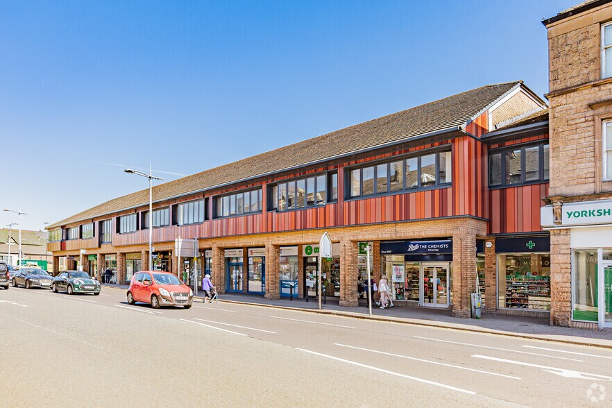 Kirkintilloch Rd, Bishopbriggs to rent - Primary Photo - Image 1 of 9