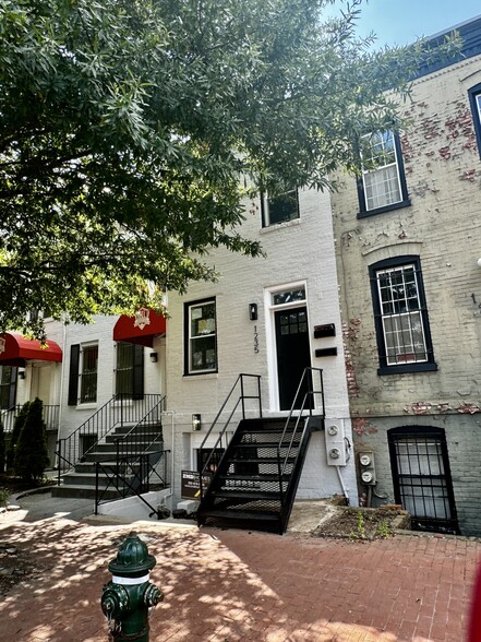 1235 Pennsylvania Ave SE, Washington, DC for sale - Building Photo - Image 3 of 27