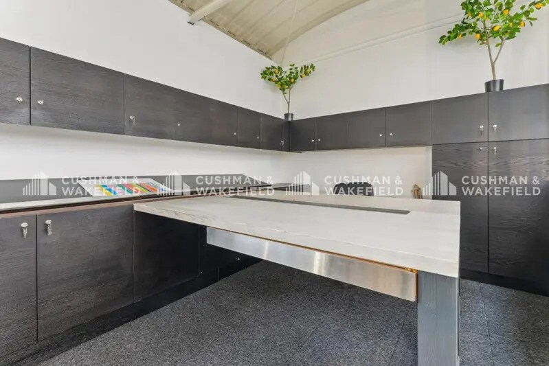 16 Rue Henri Barbusse, Clichy to rent - Building Photo - Image 3 of 14