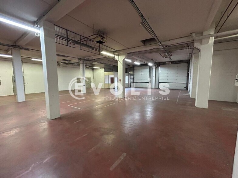 Light Industrial in Lisses to rent - Interior Photo - Image 2 of 7
