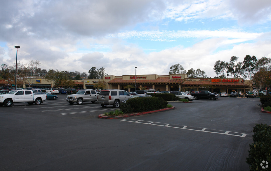 1081-1139 S Mission Rd, Fallbrook, CA for rent - Building Photo - Image 3 of 10