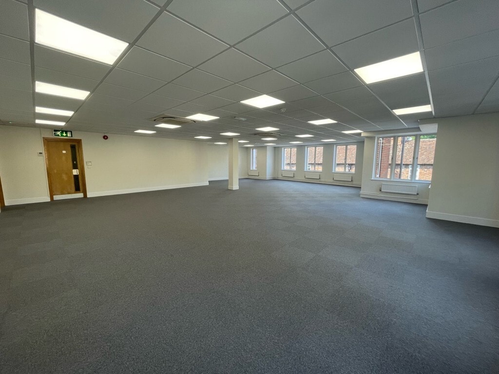 28-30 Chapel St, Marlow to rent Interior Photo- Image 1 of 8