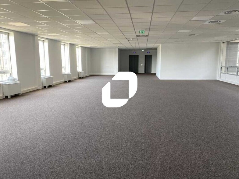 Office in Cergy to rent - Interior Photo - Image 2 of 10