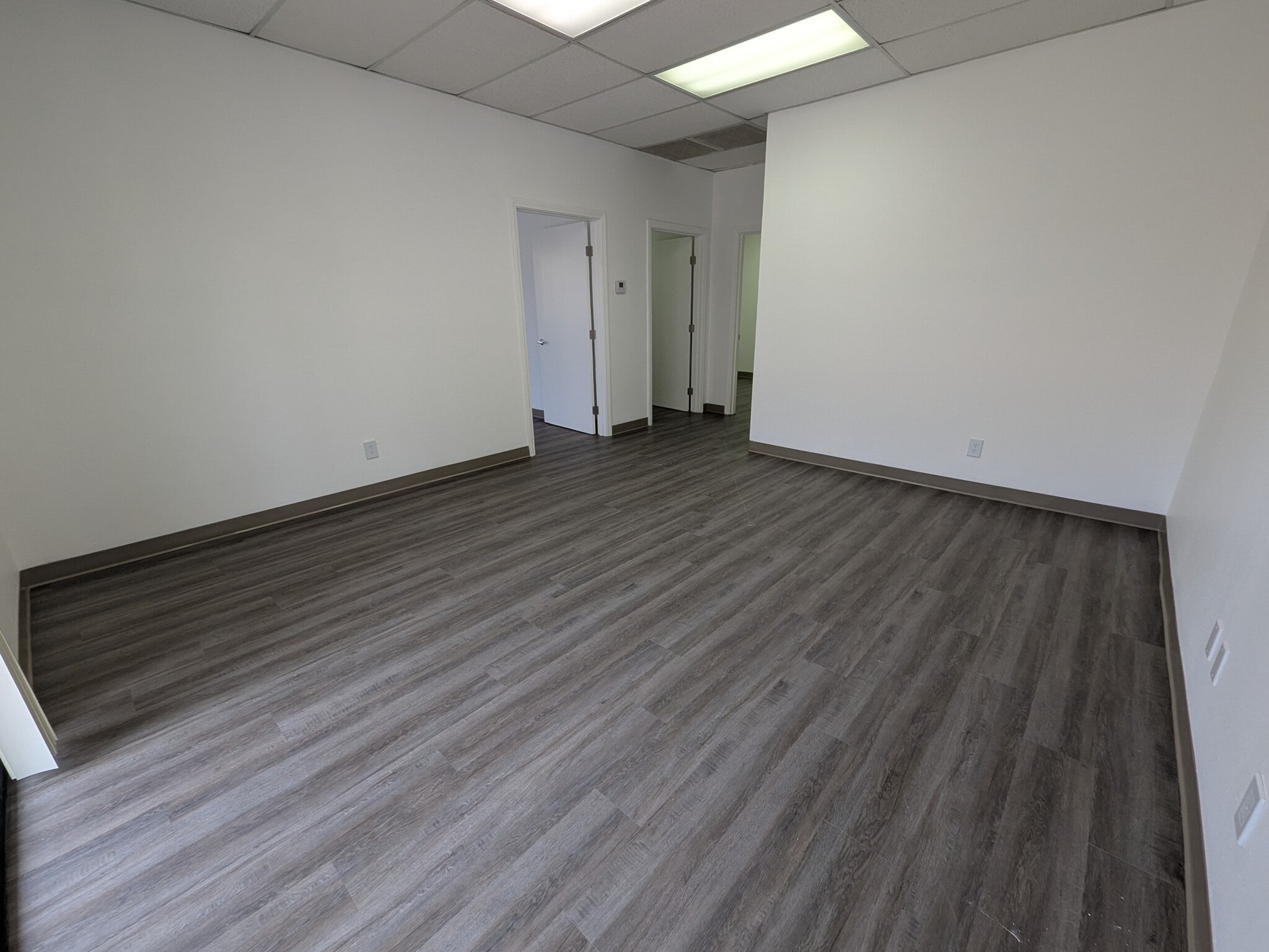 2670 Chandler Ave, Las Vegas, NV to rent Interior Photo- Image 1 of 7