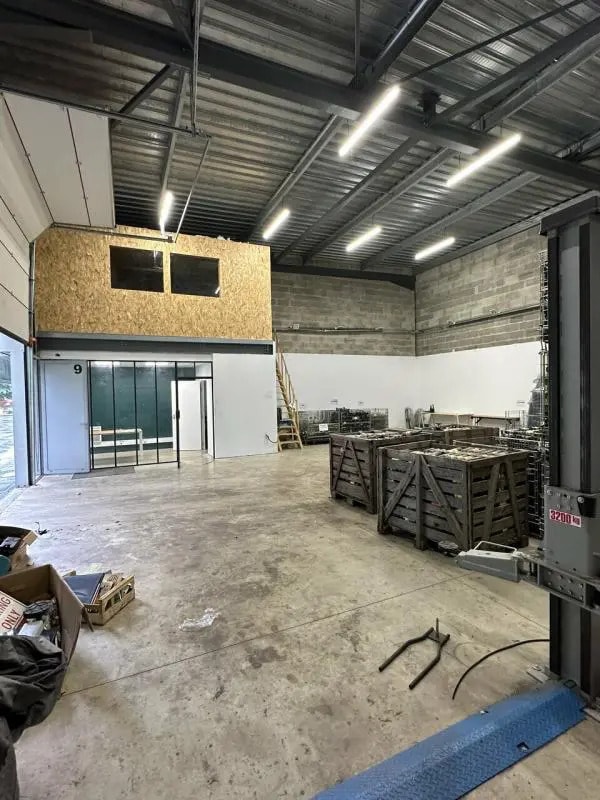 Location Local d'activités 192 m²