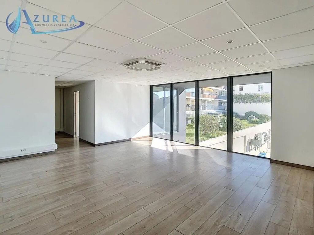 Location Bureaux 94 m² - Photo 1