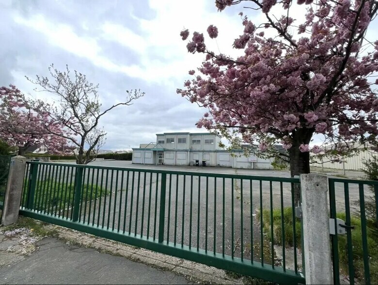 Land in Montivilliers to rent - Building Photo - Image 2 of 3