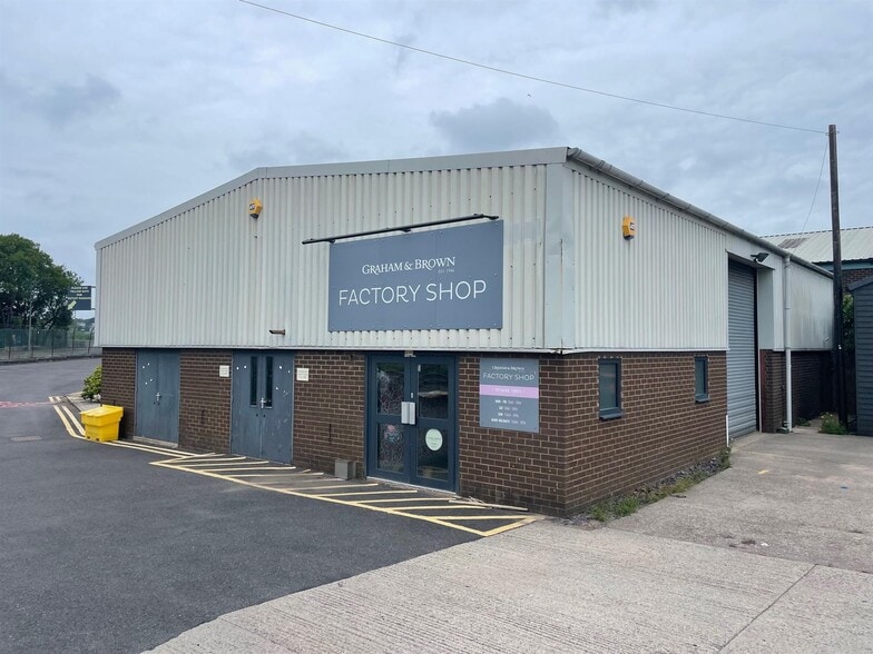 20 Harwood St, Blackburn to rent - Building Photo - Image 2 of 4