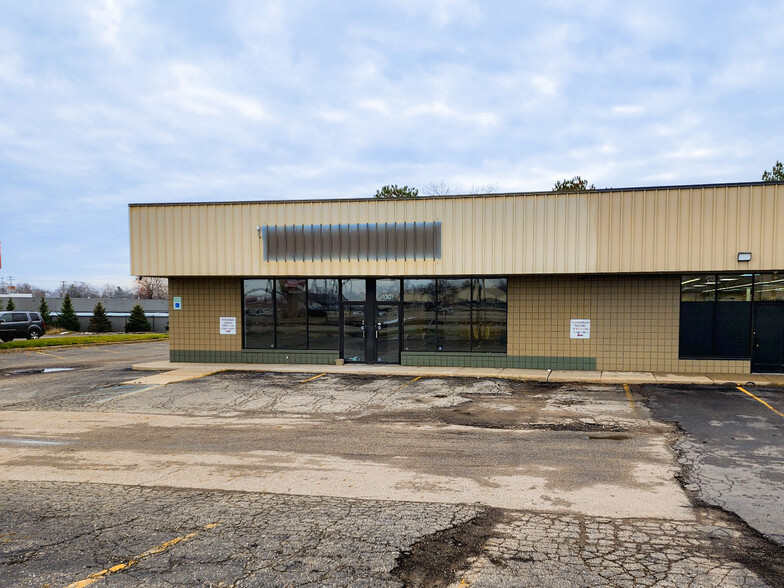 1301 W Holmes Rd, Lansing, MI for rent - Building Photo - Image 3 of 5