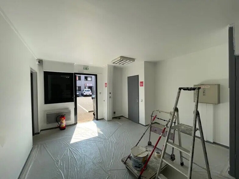 Light Industrial in Villeurbanne to rent - Interior Photo - Image 2 of 6