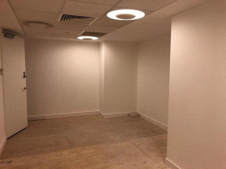 11-23 High St, Sheffield to rent - Interior Photo - Image 2 of 5