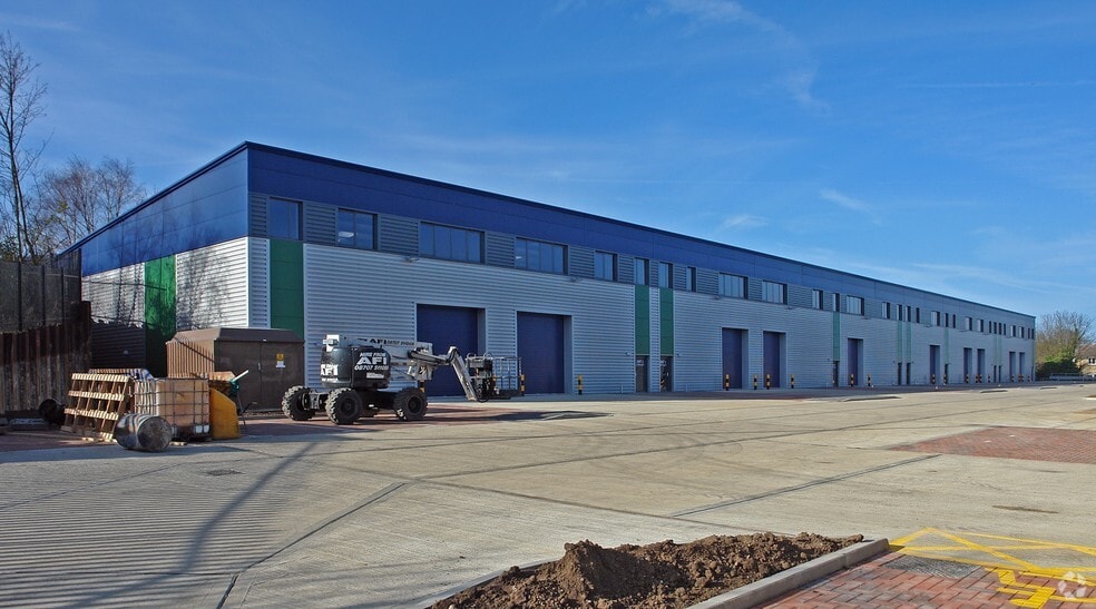 Whiteleaf Rd, Hemel Hempstead to rent - Building Photo - Image 3 of 8