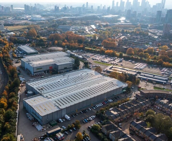 Rick Roberts Way, London to rent - Building Photo - Image 3 of 12