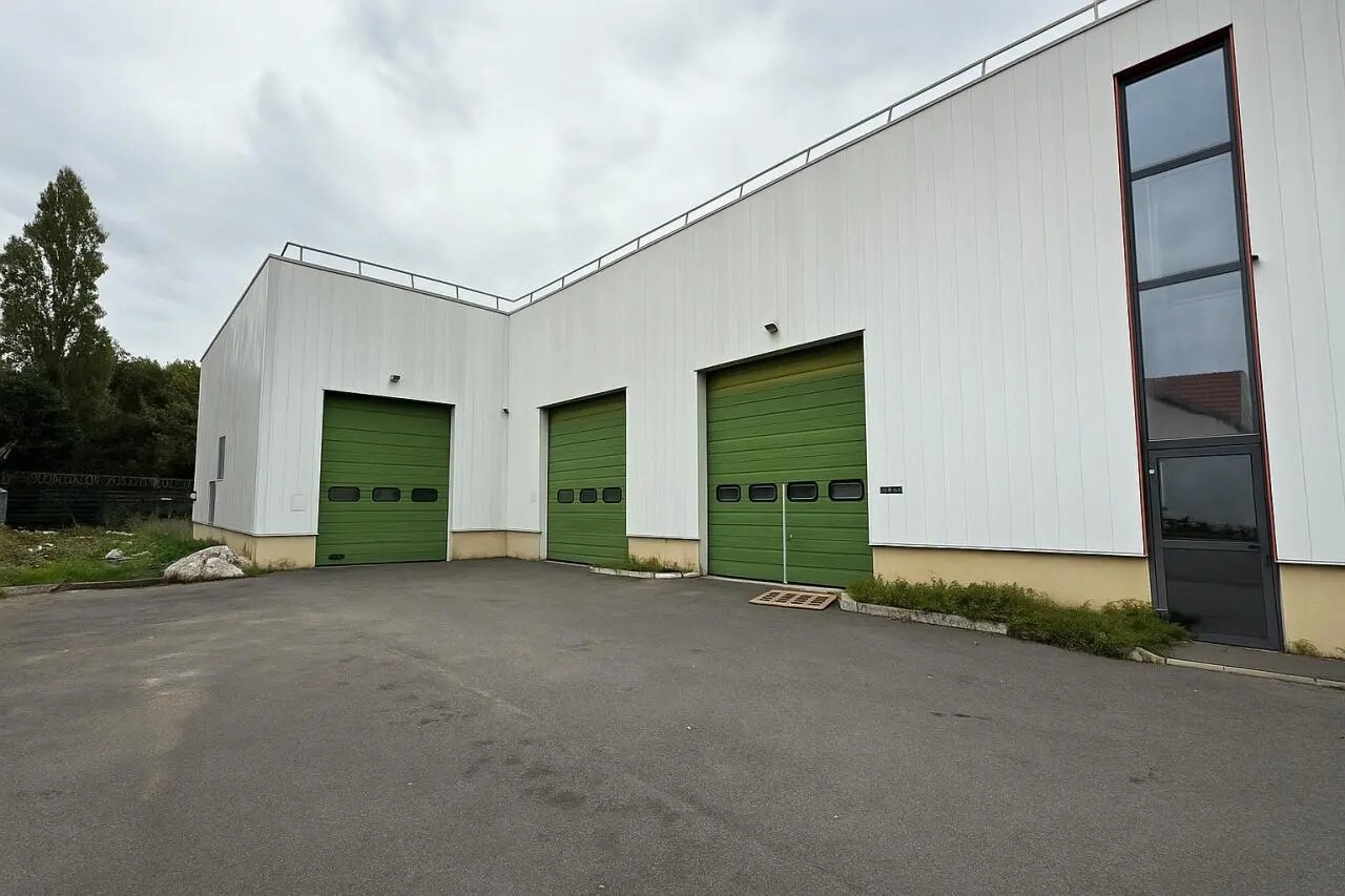 Light Industrial in Châtillon to rent Building Photo- Image 1 of 9
