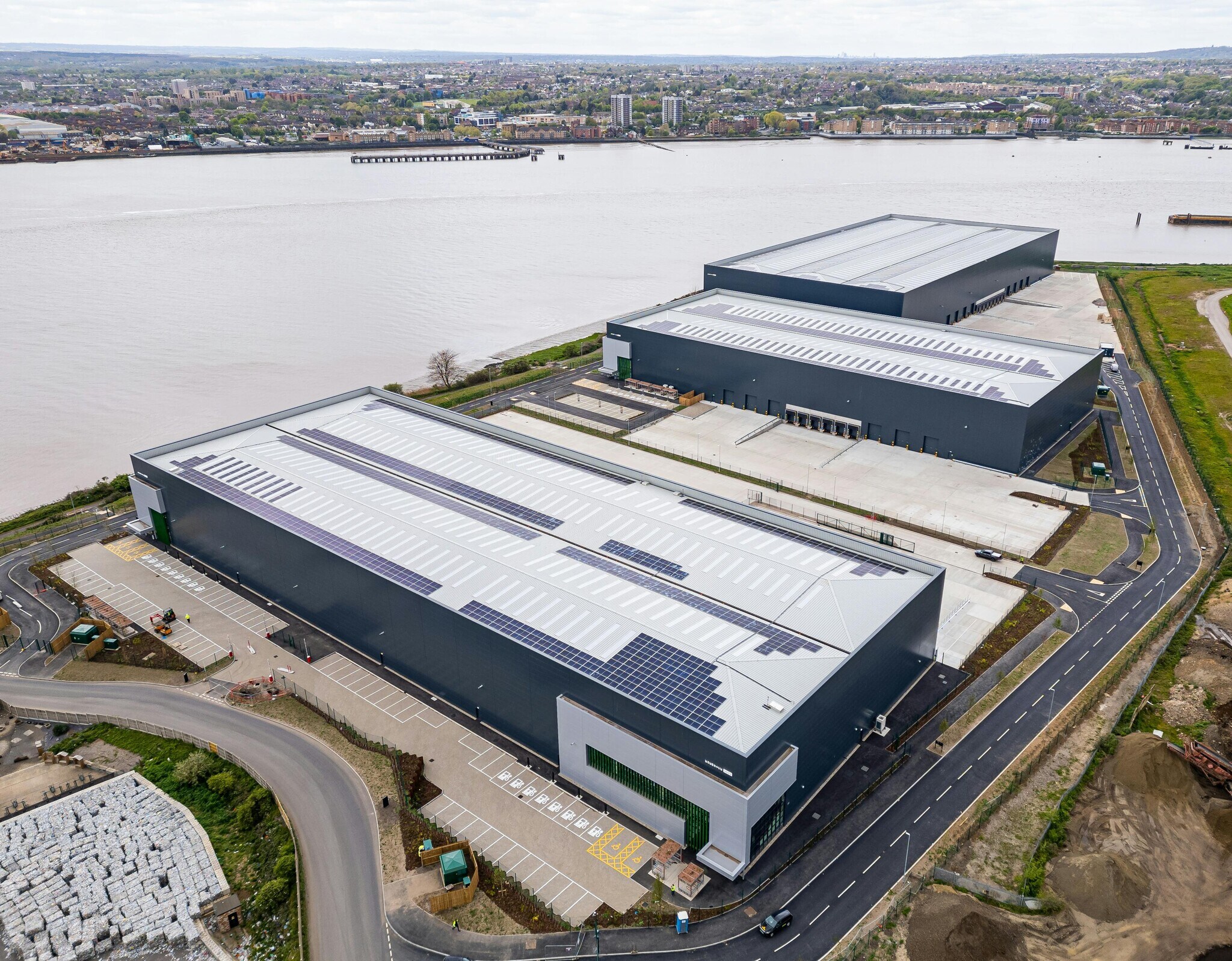 Coldharbour Ln, Rainham to rent Building Photo- Image 1 of 8