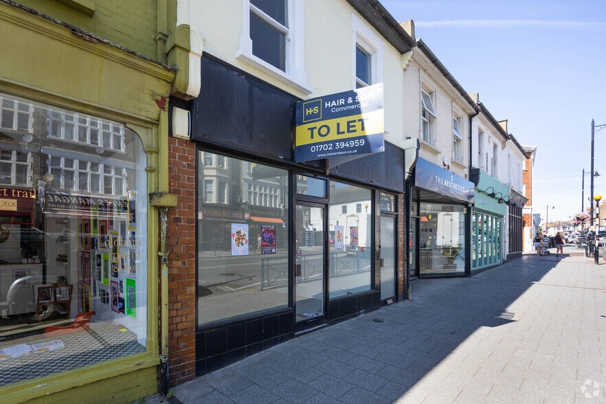 68 Broadway, Leigh On Sea to rent - Building Photo - Image 2 of 3