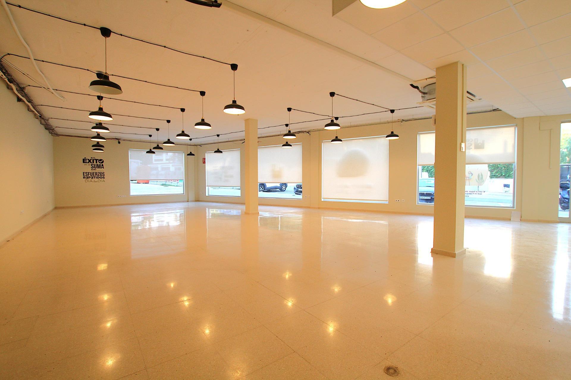 Retail in Sitges, Barcelona to rent Interior Photo- Image 1 of 16