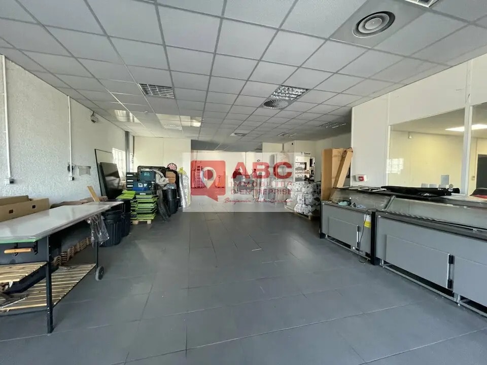 Location Local d'activités 395 m² - Photo 1