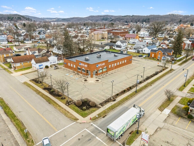 More details for 735 N Water St, Uhrichsville, OH - Retail for Auction