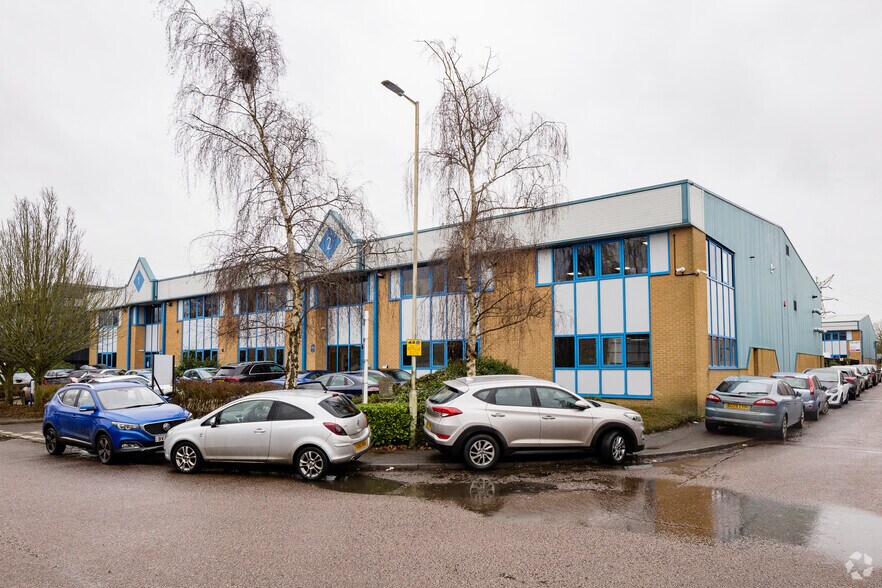 2 Travellers Ln, Hatfield for sale - Primary Photo - Image 1 of 1