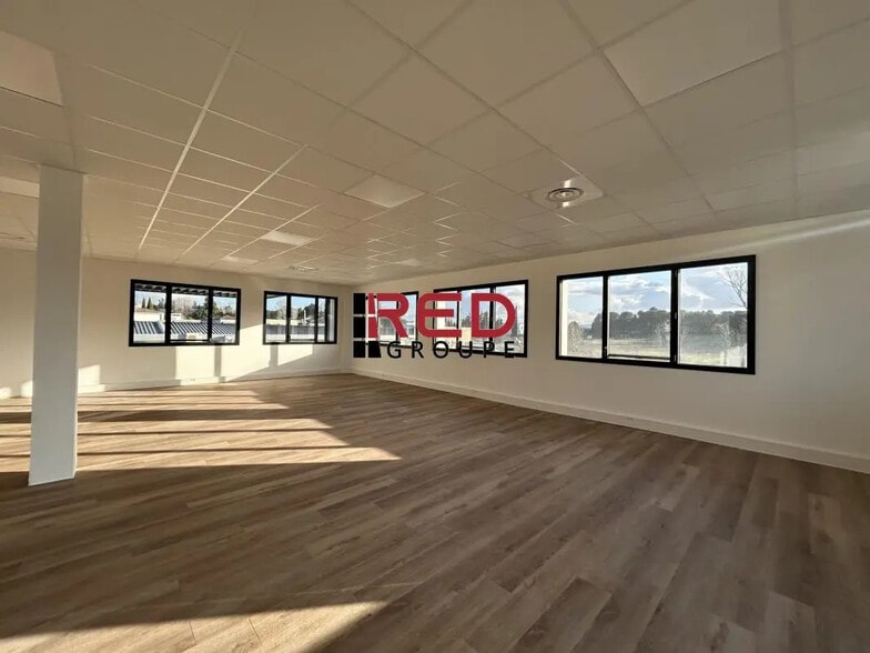 480 Route De Berre, Éguilles for sale - Building Photo - Image 2 of 8