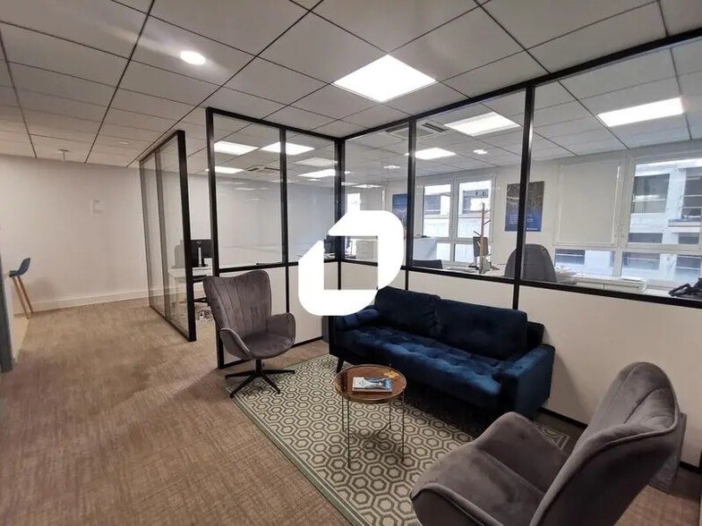 28-32 Rue Berthollet, Arcueil to rent - Interior Photo - Image 1 of 20