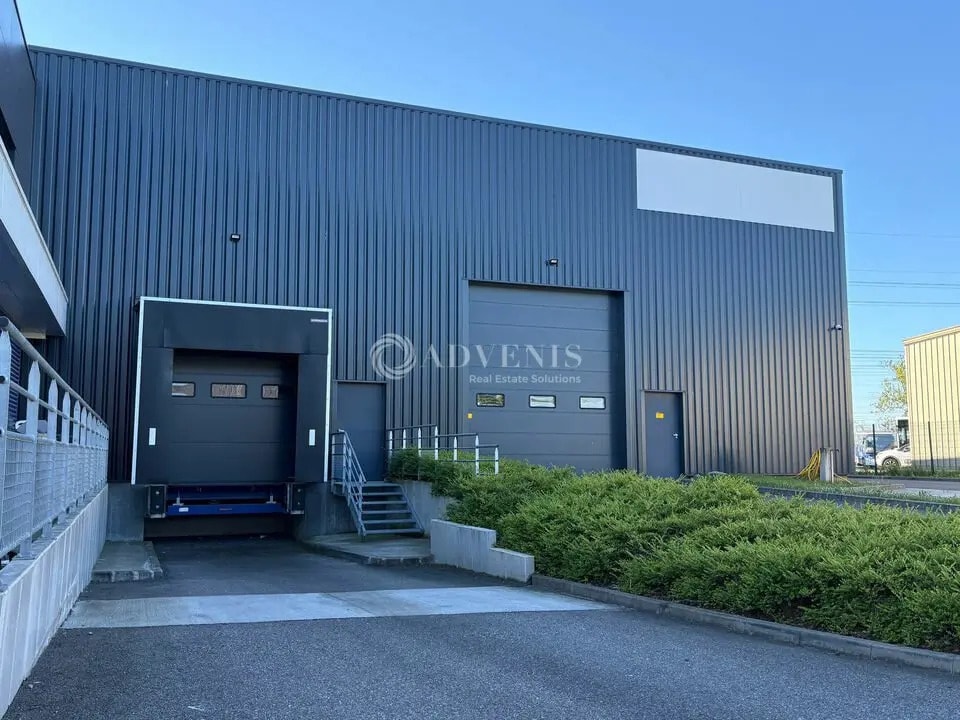 Location Entrepôt 1 499 m² - Photo 1