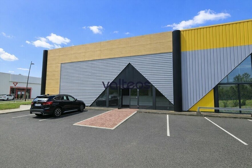 Retail in Portet-sur-Garonne to rent - Building Photo - Image 1 of 7