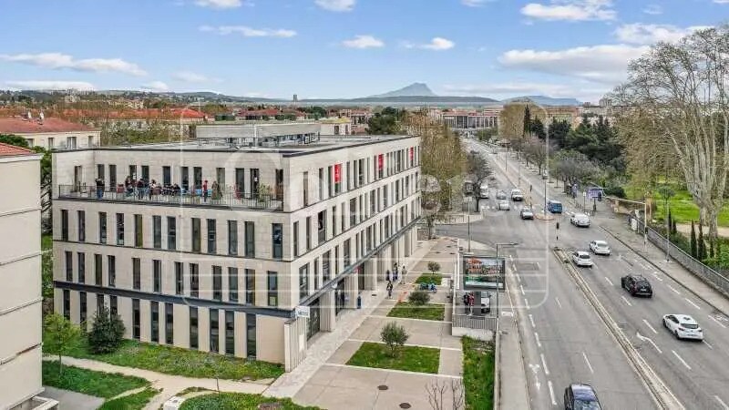 Office in Aix-en-Provence to rent Primary Photo- Image 1 of 8