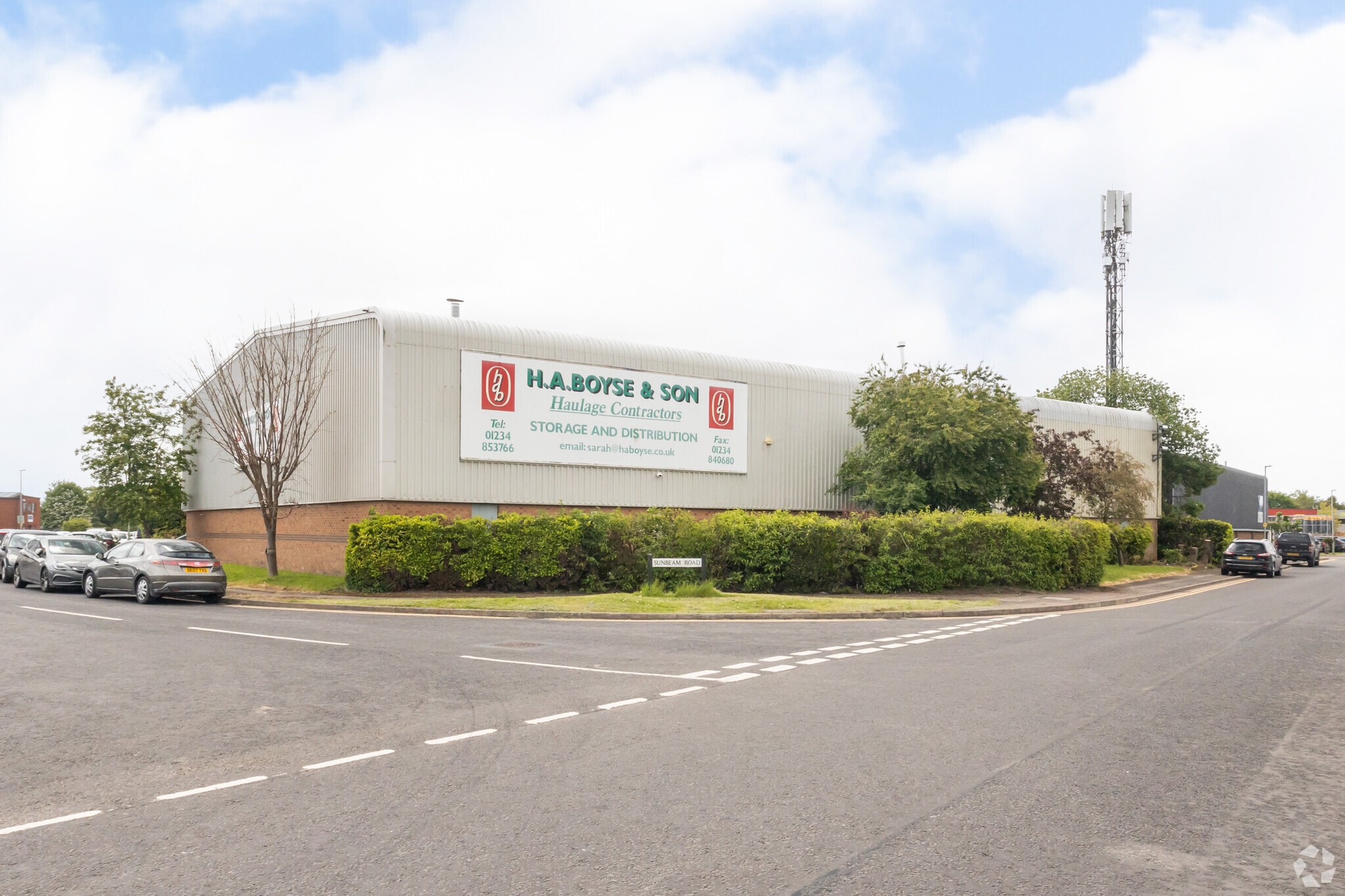 4 Singer Way, Kempston to rent Building Photo- Image 1 of 10