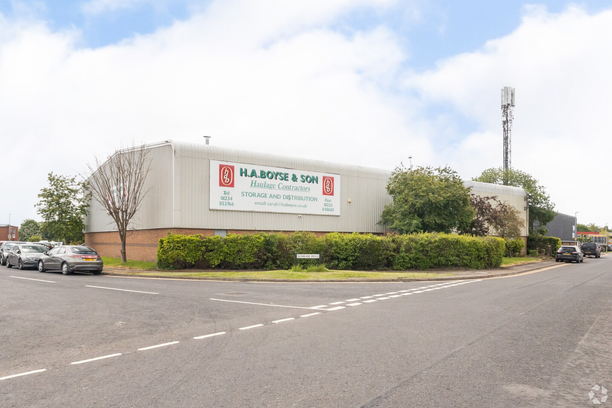 4 Singer Way, Kempston to rent Primary Photo- Image 1 of 10