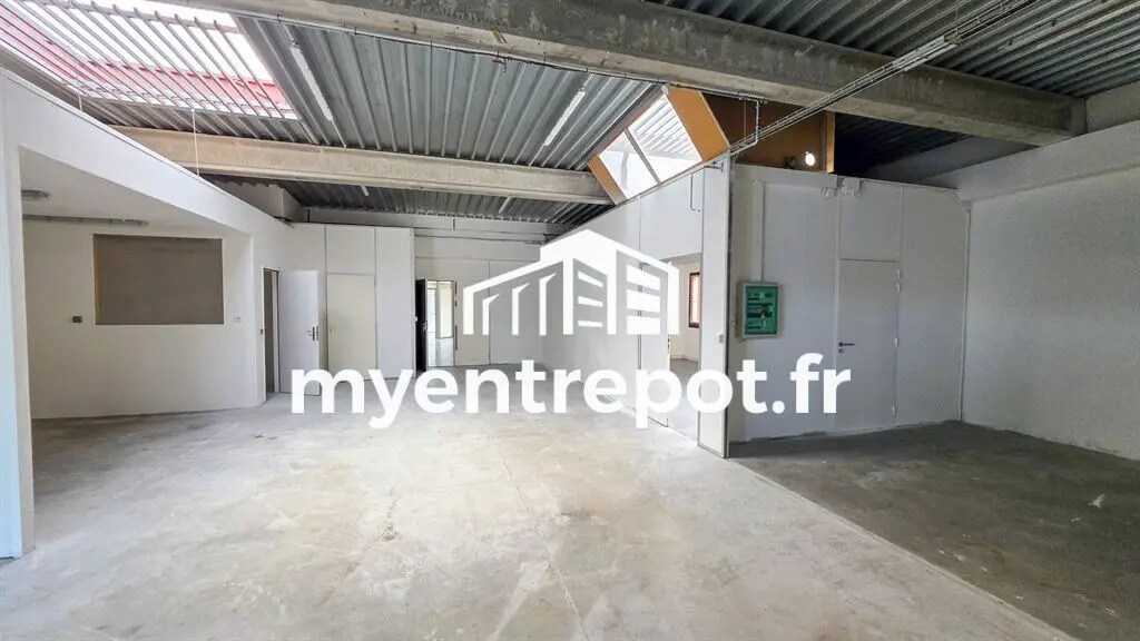 Light Industrial in Aubagne to rent Interior Photo- Image 1 of 8
