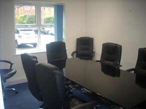 Bridge Rd, Bagshot to rent Interior Photo- Image 2 of 5