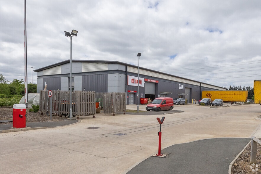 Phoenix Pky, Corby to rent - Building Photo - Image 1 of 2