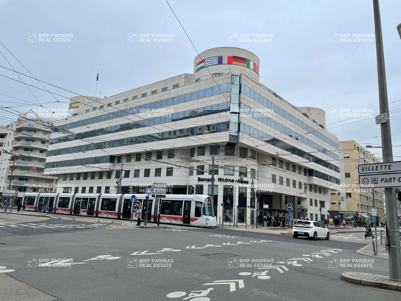 Office in Lyon for sale Building Photo- Image 1 of 39
