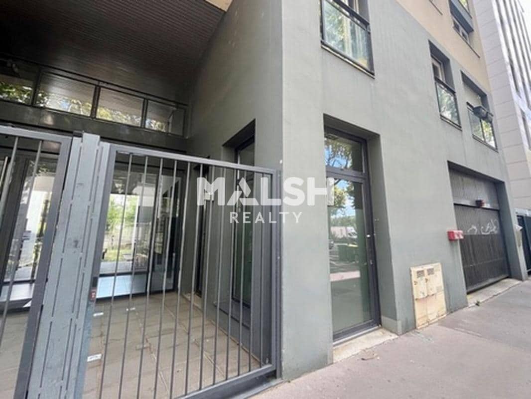 Office in Lyon to rent Building Photo- Image 1 of 11