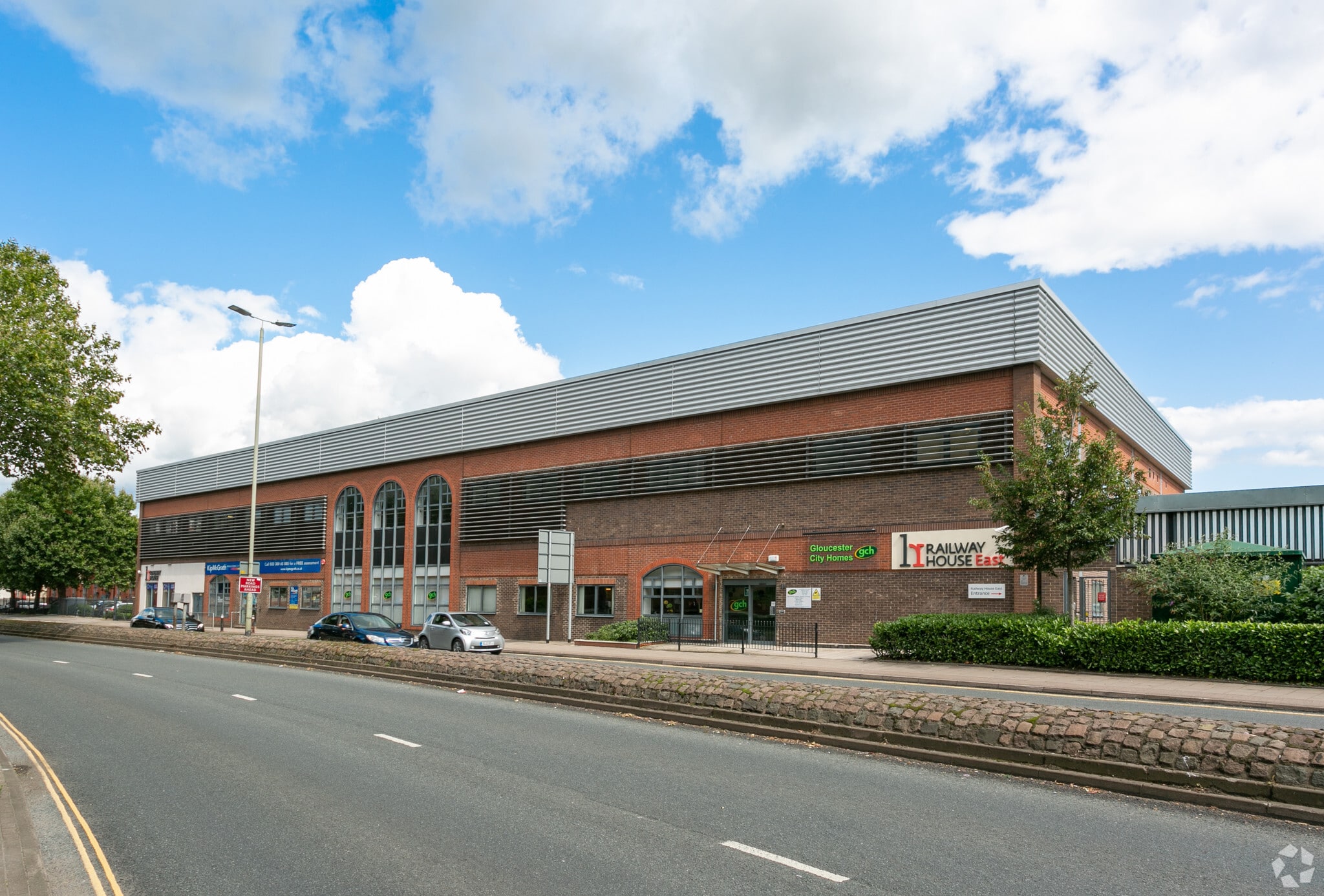 Bruton Way, Gloucester to rent Building Photo- Image 1 of 2
