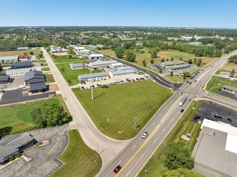 2010 Verlin Rd, Green Bay, WI for sale - Building Photo - Image 3 of 13