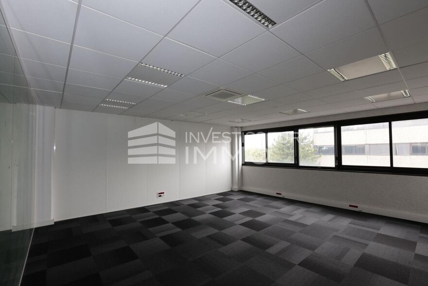 Office in Antony to rent - Interior Photo - Image 2 of 4