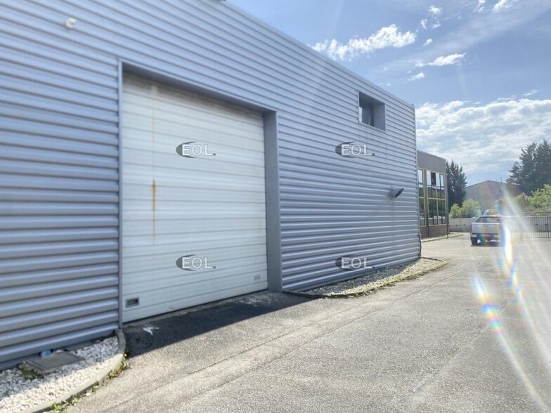 Industrial in Mornant to rent - Building Photo - Image 2 of 15