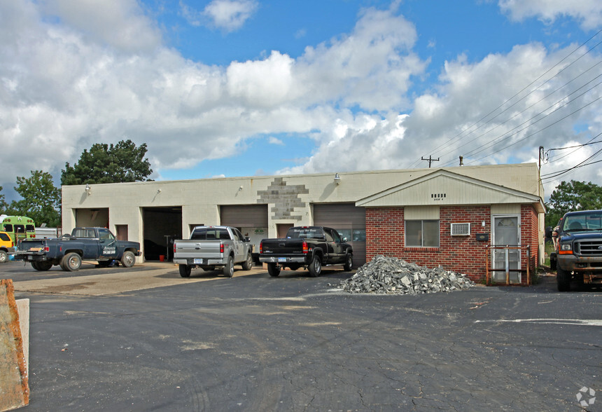 41980 Ann Arbor Rd, Plymouth, MI for sale - Primary Photo - Image 1 of 1