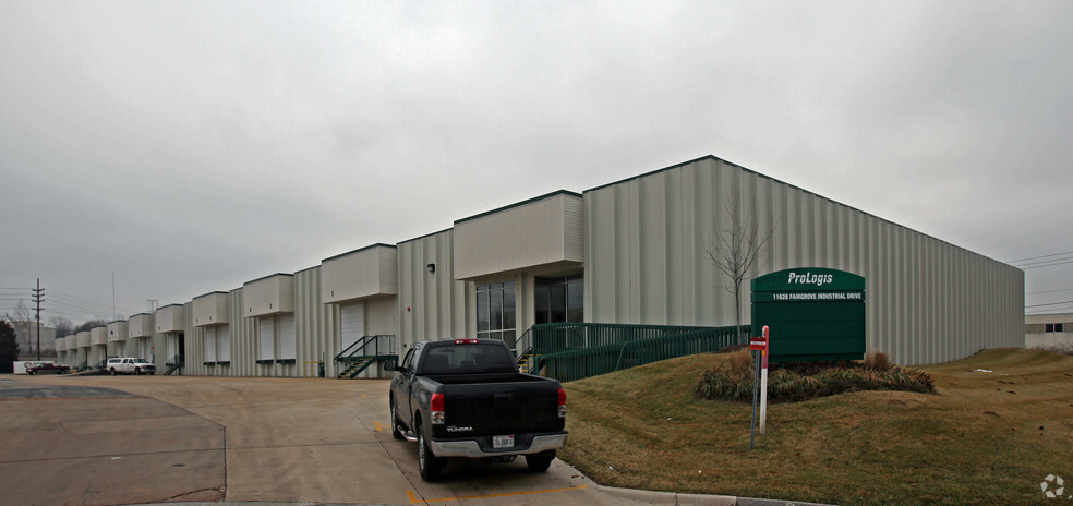 11608-11628 Fairgrove Industrial Dr, Maryland Heights, MO for rent - Building Photo - Image 2 of 5